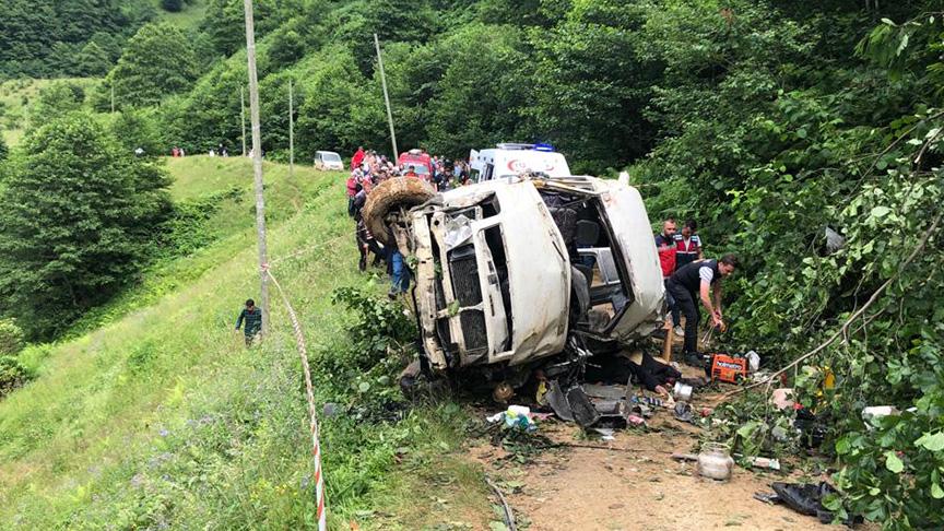 Giresun'da minibüs dereye devrildi: 6 ölü, 5 yaralı