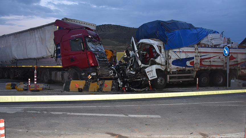 Kırıkkale'de trafik kazası: 2 ölü, 16 yaralı