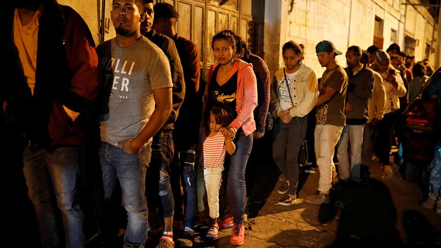 Honduras'tan 700 kişilik yeni göçmen grubu yola çıktı 