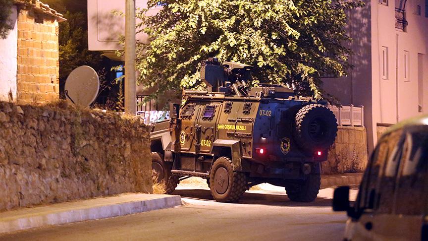 Antalya'da mahalle bekçilerine pompalı tüfekle ateş açıldı