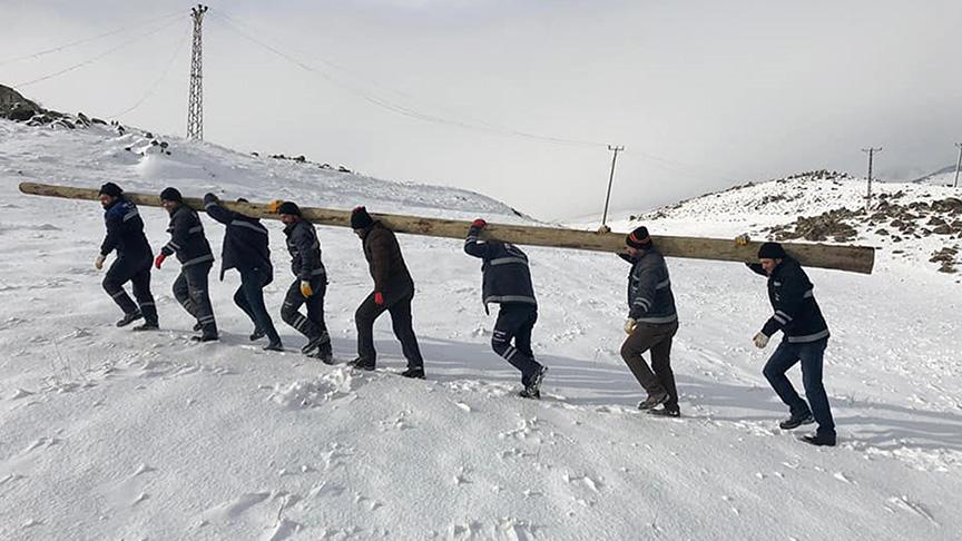 Bitlis'te, VEDAŞ ekiplerinin zorlu kış mesaisi