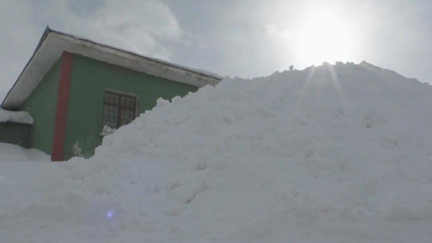 Kars'ta tipiden 23 köy yolu ulaşıma kapandı  