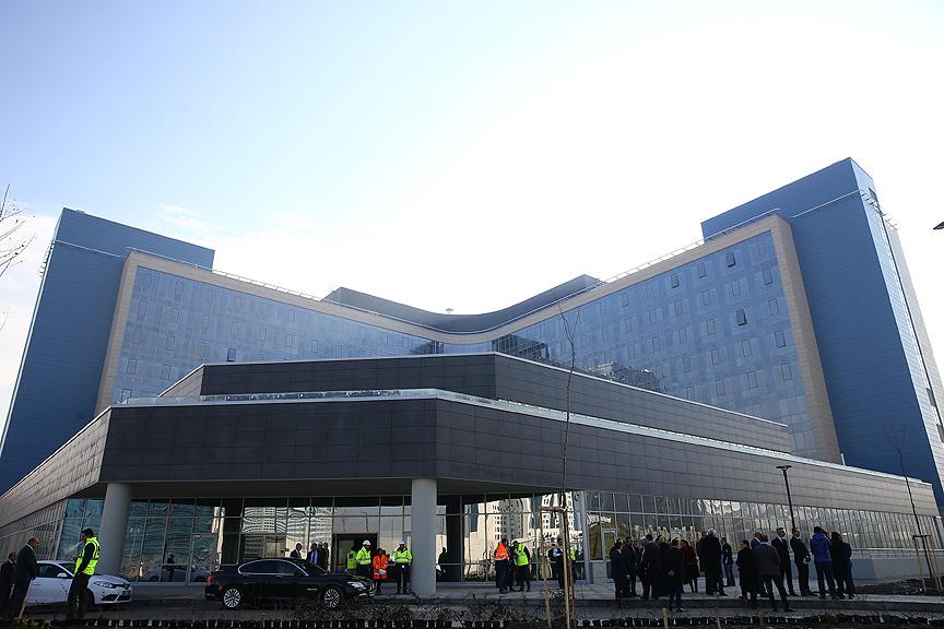 Avrupa'nın en büyük hastanesi açıldı