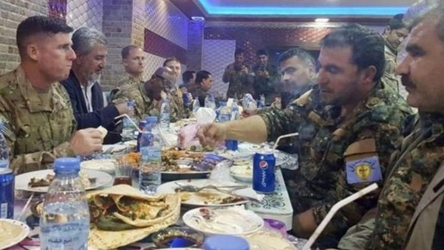 abdli askerler ypgli teröristlerle yemekte