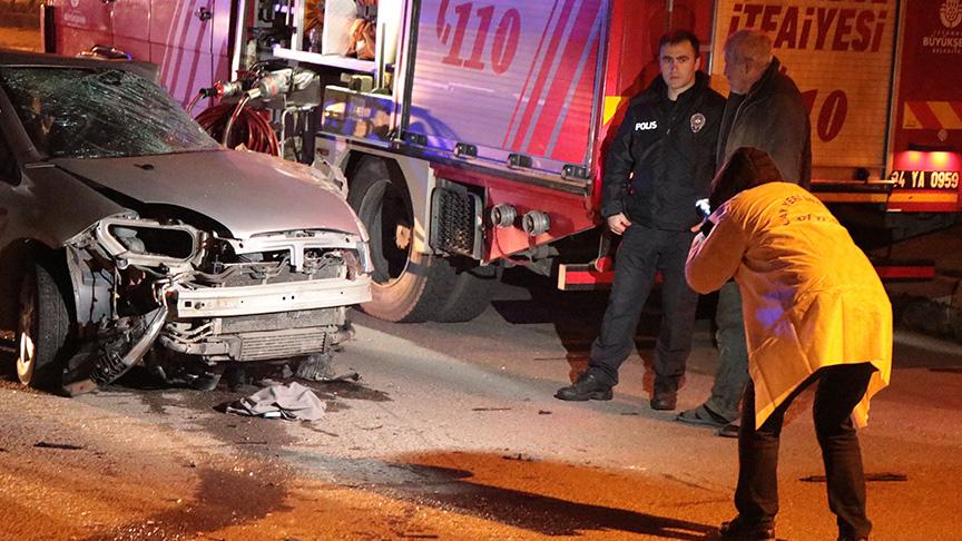 Pendik’te otomobil ile kamyon kafa kafaya çarpıştı: 2 ölü  