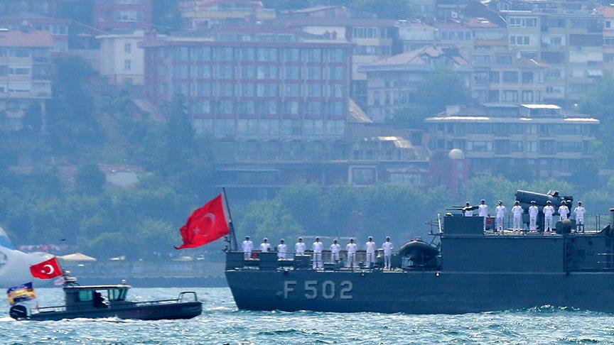 Deniz Kurdu Tatbikatına katılan gemilerden Barbaros Hayrettin Paşa'ya selam 