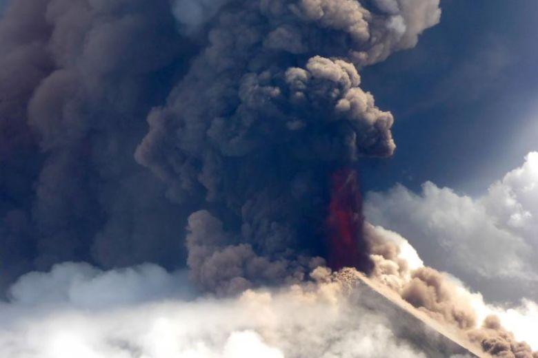 Papua Yeni Gine’de yanardağ patladı, binlerce kişi tahliye edildi