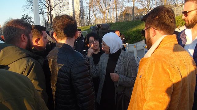 Taksim'de yabancılar birbirini soydu