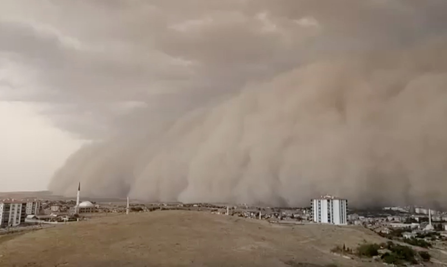 Буря в алматы сегодня. Песчаная буря в Узбекистане. Песчаные бури в Израиле 2.06.23. Харбин Песчаная буря. Пыльная буря в Туркмении.