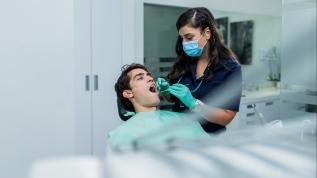 Diş sorunu olanlar koronayı şiddetli geçiriyor
