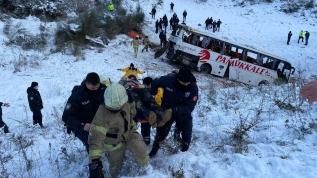 İstanbul'da yolcu otobüsü şarampole yuvarlandı! Ölü ve yaralılar var