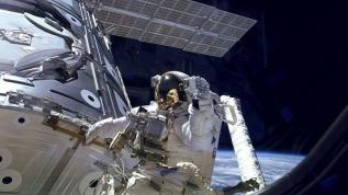 NASA alarma geçti: Astronotun kaskına su doldu