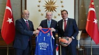 Başkan Erdoğan, Avrupa şampiyonu Anadolu Efes'i kabul etti