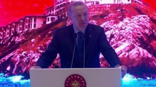 Erdoğan'ın iki lidere tepkisini tüm salon ayakta alkışladı