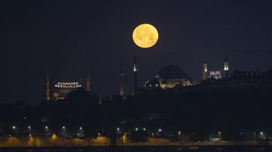 İstanbul'da "Süper Ay"