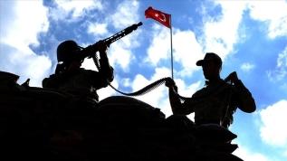 Pençe-Kilit bölgesinde 2 PKK'lı terörist daha etkisiz hale getirildi.