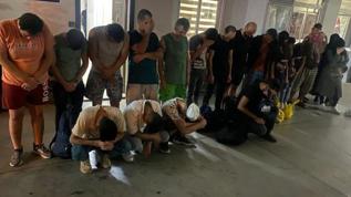 Kamyonetten atlayarak kaçmaya çalışan 24 düzensiz göçmen yakalandı