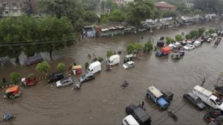 Pakistan'da şiddetli yağışlar 10 can aldı