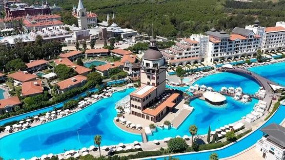 Antalya farklı mimarideki otelleriyle de turist çekiyor
