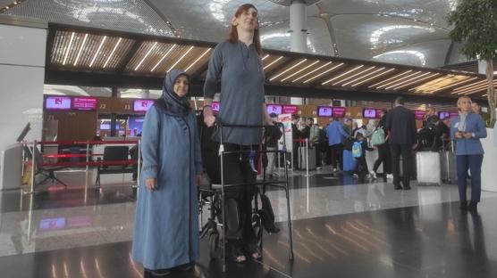Dünyanın en uzun boylu kadınının hayali gerçek oldu: İlk kez uçağa bindi
