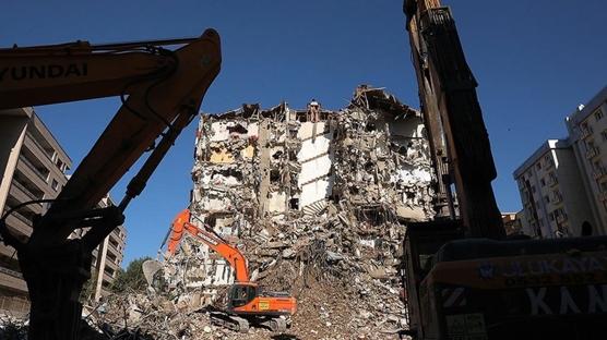 İzmir'deki depremde yıkılan Cumhuriyet Sitesi C Blok'a ilişkin davaya devam edildi