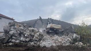 Düzce'de depremde hasar gören Sarıdere Köyü Camisi yıkıldı