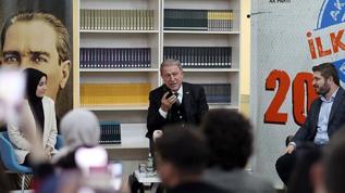 Gençler istedi, Bakan Akar, Başkan Erdoğan'ı telefonla aradı