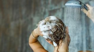 Saçları korumak için şampuan parabensiz, sülfatsız olmalı