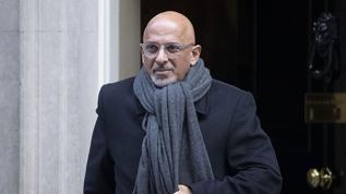 İngiltere'de Sunak, vergi kaçırdığı iddia edilen Muhafazakarların Başkanı Zahawi'yi görevden aldı