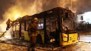 TEM Otoyolu'nda seyir halindeki İETT otobüsü yandı