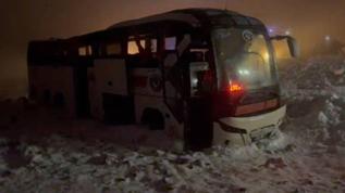 Diyarbakır'da yolcu otobüsü devrildi: 4'ü ağır 30 yaralı