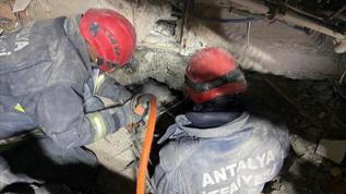 Kahramanmaraş'ta depremden 64 saat sonra 24 yaşındaki genç enkazdan kurtarıldı