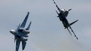 Rus savaş uçağı ABD'ye ait bombardıman uçaklarına karşı havalandı!