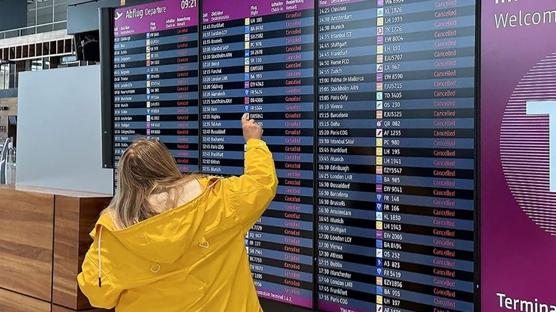 Almanya'da havalimanlarındaki uyarı grevleri bazı uçuşlarda gecikmelere neden oluyor