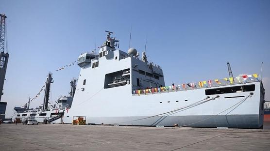 Pakistan'dan yardım malzemesi taşıyan ikinci askeri gemi Mersin Limanı'na geldi