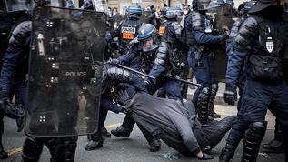 Paris'te protestocuları tehdit eden polislere adli soruşturma