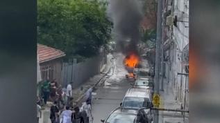 İstanbul'da park halindeki otomobil alev topuna döndü