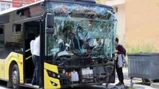 Ümraniye'de İETT otobüsleri çarpıştı: 3 yaralı
