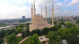 Adana Sabancı Merkez Camisi ve çevresi FPV dronla görüntülendi