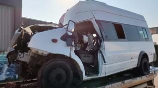 Bursa'da sporcuları taşıyan minibüs kamyona çarptı! Kahreden haber