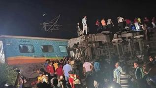 Hindistan'da tren faciası: 50 kişi hayatını kaybetti