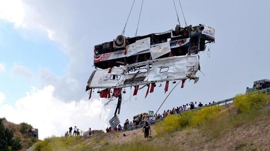 Kars'taki yolcu otobüsü kazasında ölenlerin sayısı 8'e yükseldi