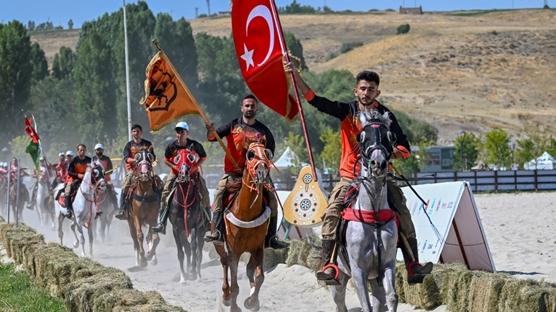 Muş ve Bitlis'te Malazgirt Zaferi'nin 952. yıl dönümü coşkusu yaşanıyor