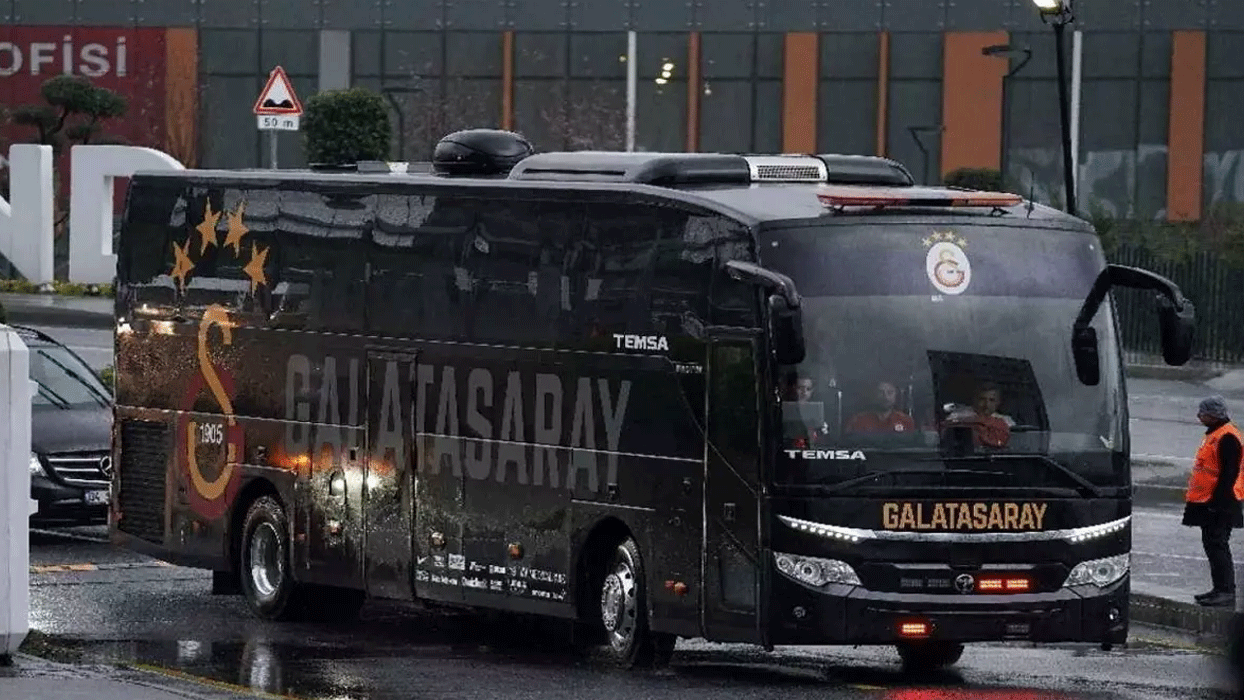 Otobüsü taşladılar! Gaziantep'te Galatasaray'a şok