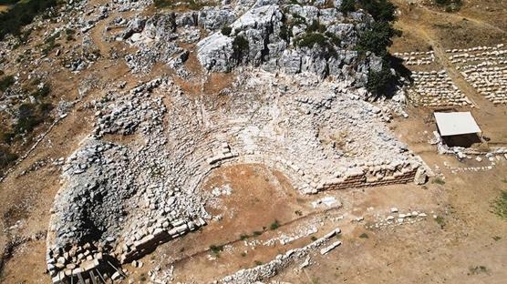 Muğla'daki Thera Antik Kenti'nin tiyatrosu gün yüzüne çıkarıldı