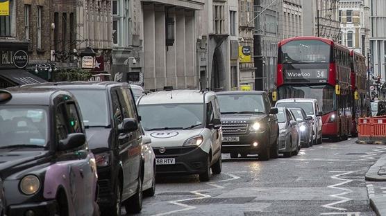 İngiltere, benzinli ve dizel otomobillerin satışına yönelik yasağı 2035'e erteleyecek