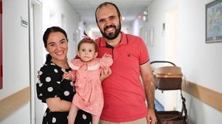 Organları dışarıda doğan Kosovalı bebek, İzmir'de iyileşti