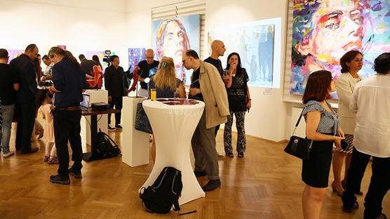 Viyana Yunus Emre Enstitüsünde 20 ülkeden 20 sanatçının eserleri sergilendi
