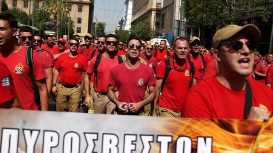 Yunanistan'da işçi ve memurlar yeni çalışma yasası tasarısına tepki gösterdi