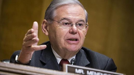ABD Kongresinin önde gelen isimlerinden Bob Menendez'in başı altınlarla dertte